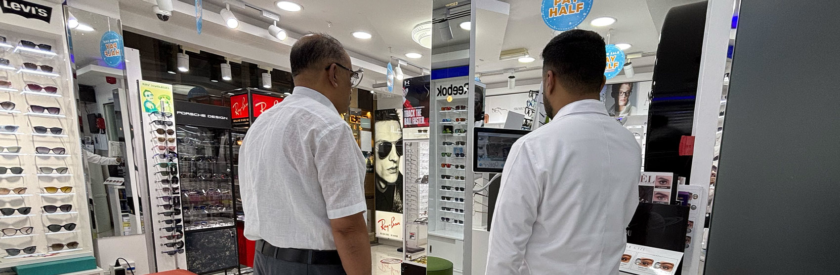 advanced progressive lenses  measurement device Visioffice 3 in action