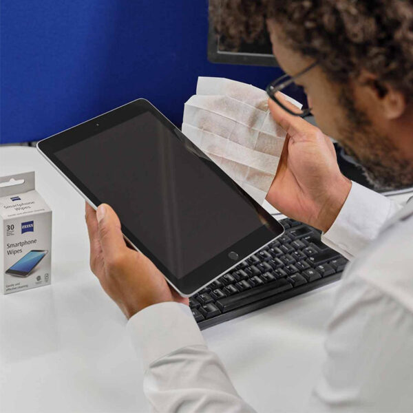 zeiss smartphone wipes cleaning